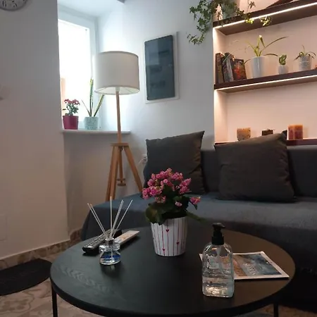 Nisos Nyaraló Ermúpoli