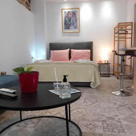 Nisos Nyaraló Ermúpoli